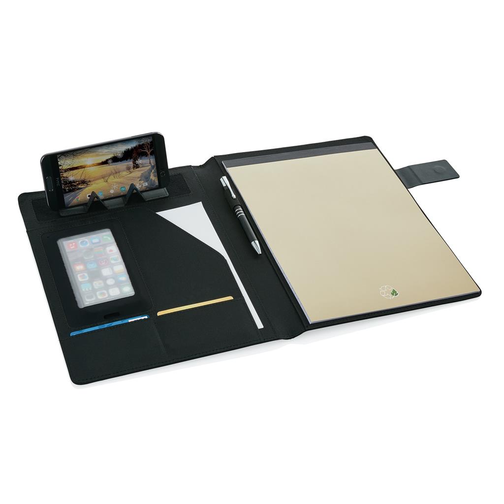 A4 portfolio s magnetnim zatvaračem, sadrži unutarnji stalak za mobitel ili tablet, pretince za kartice i notes, crne boje s logom 