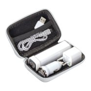 Promo  Exeter, USB putni set punjača s baterijom od 2200 mAh, kabelom i adapterom za automobil, bijele boje